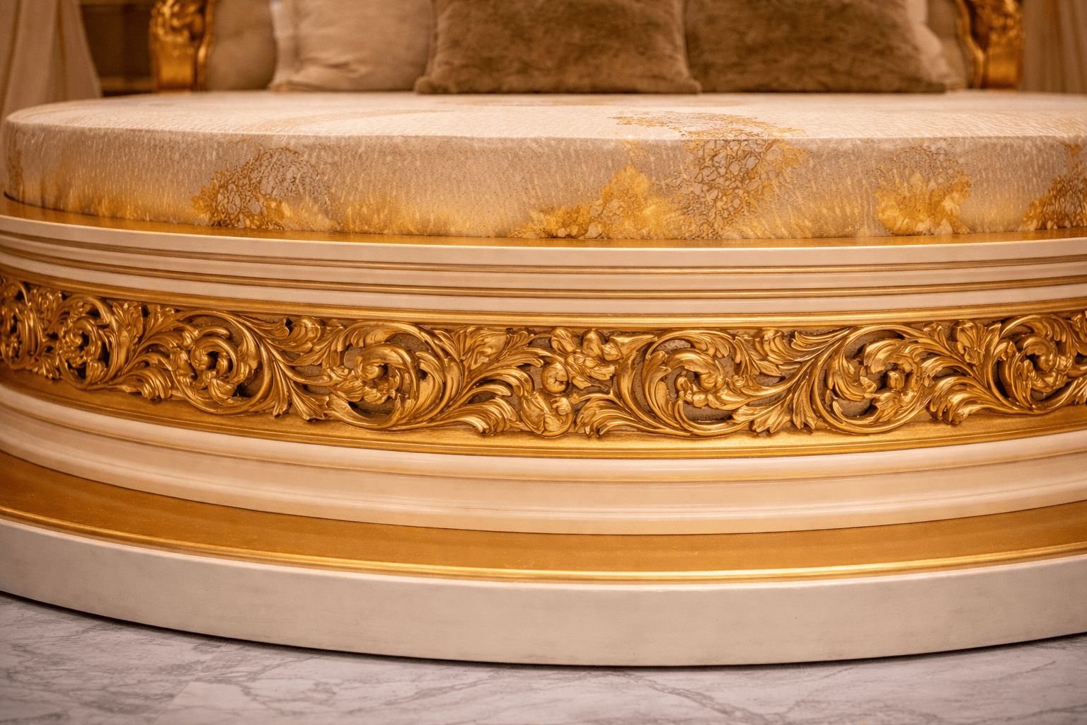 Imperiale Rotondo Canopy Bed - View 4